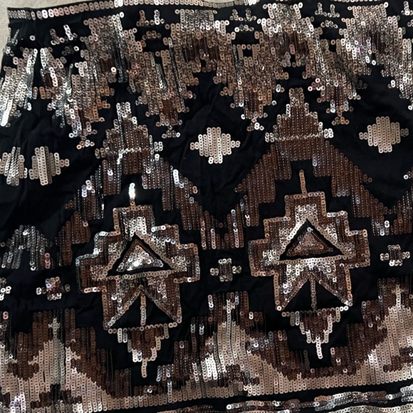 Express Sequin Mini Skirt - Picture 2 of 4